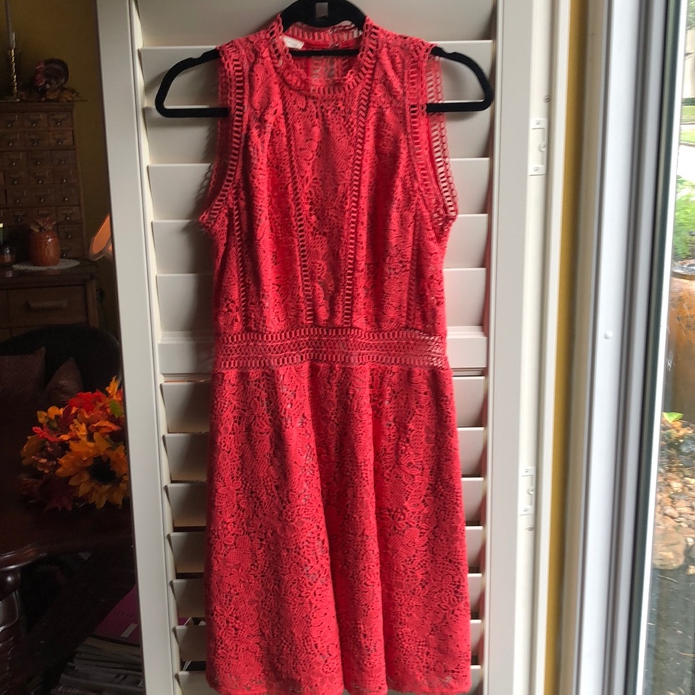 Beautiful dress with lined breast area. Lined skirt area. CORAL